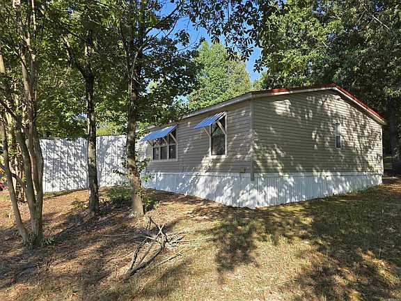 3rd image of 886 Polk Rd #1