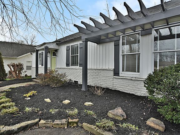 3rd image of 1329 Willmann Ln