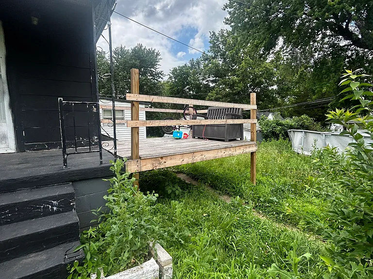 943 Elias Ave — Photo 5