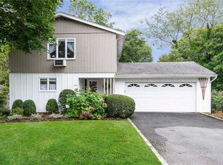 15 Briarcliff Dr #A, Pt Washington, NY 11050