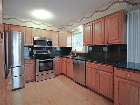 3rd image of 815 Adair St