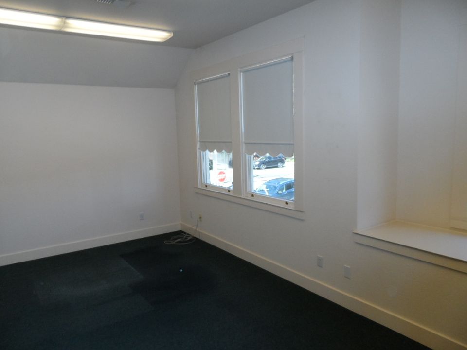2nd image of 120 N Auburn St #B