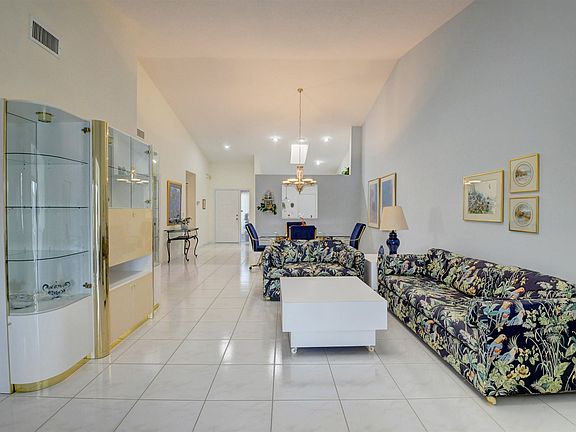 4th image of 5771 Royal Lake Cir