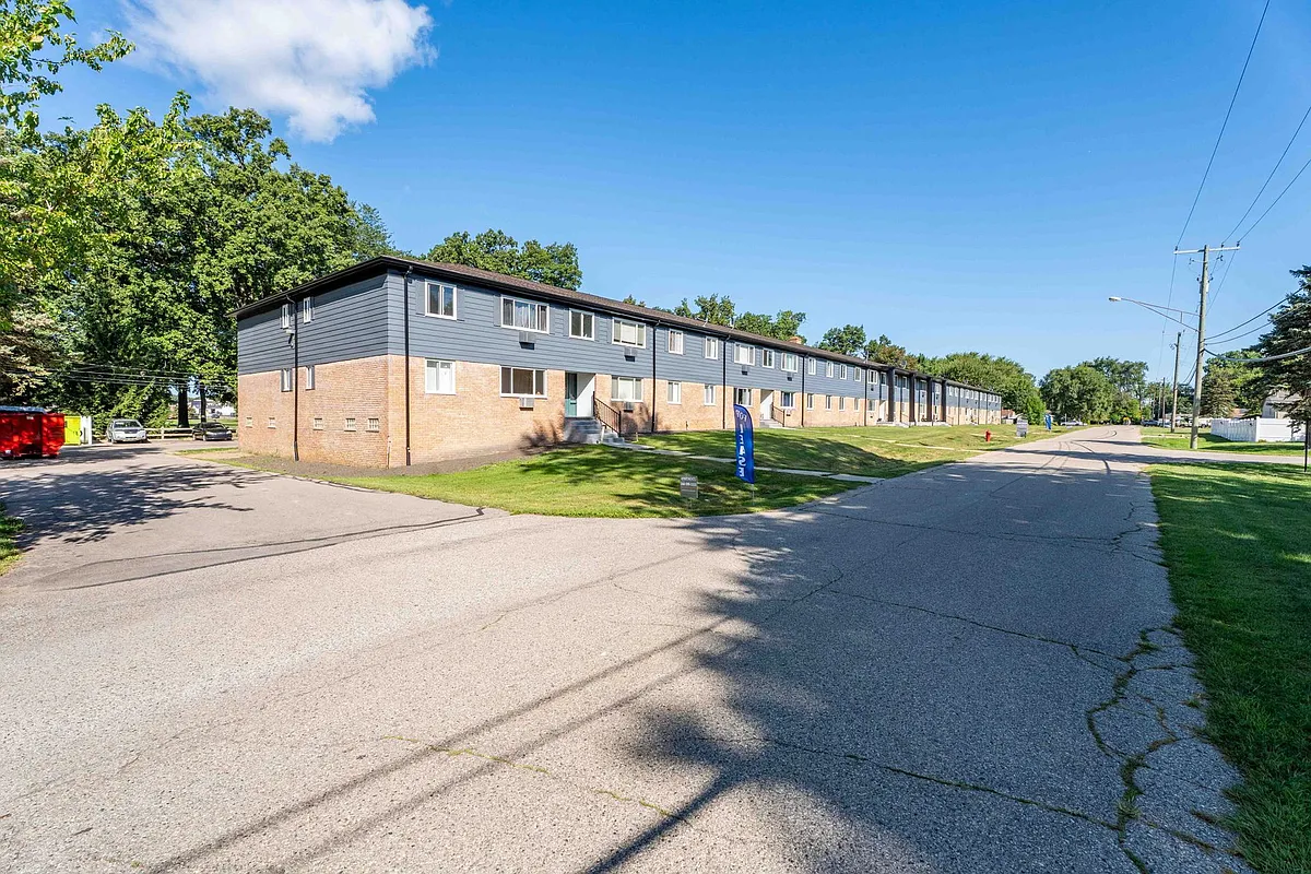 Building Photo - One11 Utica Park