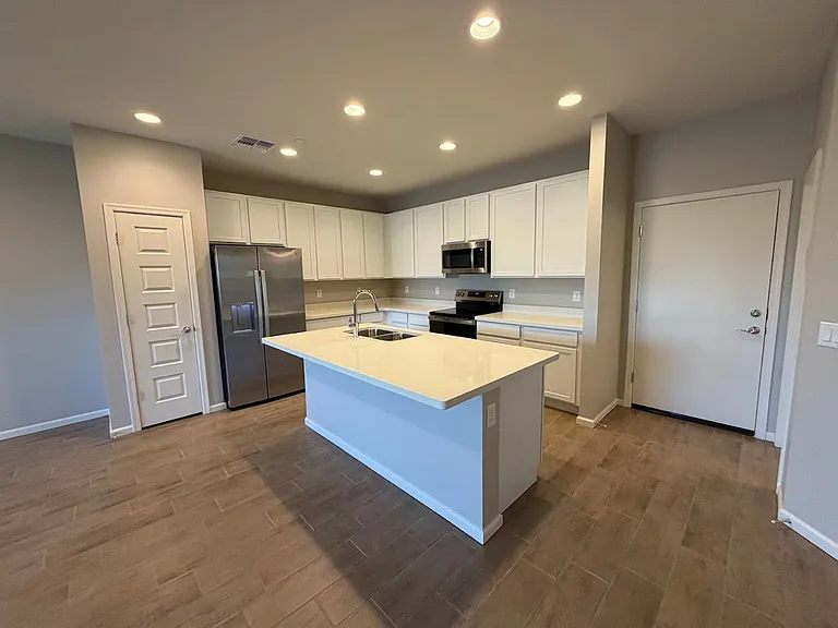 733 E Commonwealth Ave #5 — Photo 3