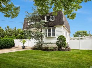 1718 Westmoreland Rd, Merrick, NY 11566