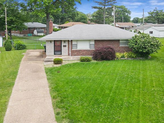 3rd image of 8110 Parkridge Dr