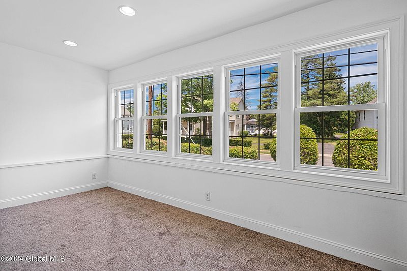 3rd image of 158 Manor Avenue
