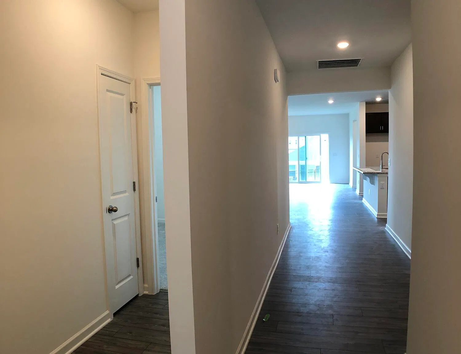 4 bed, 2.0 bath, 1891 sqft, $2,350 — Photo 2
