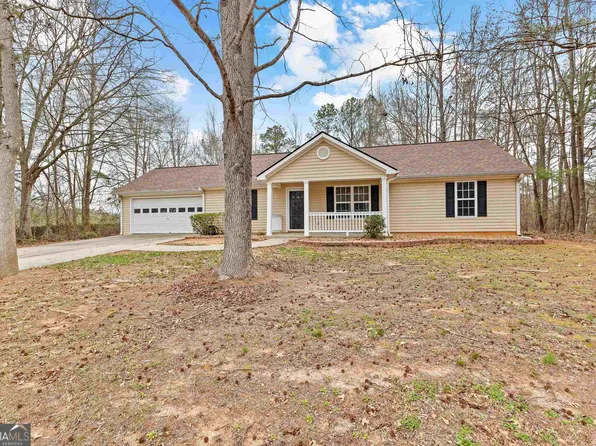 180 McIntosh Estates Dr, Sharpsburg, GA 30277
