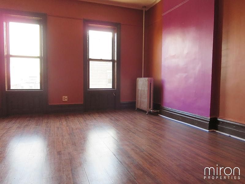1st image of 221 Bainbridge St APT 3L