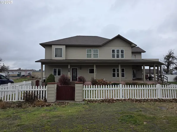 445 NE 7th St, Irrigon, OR 97844