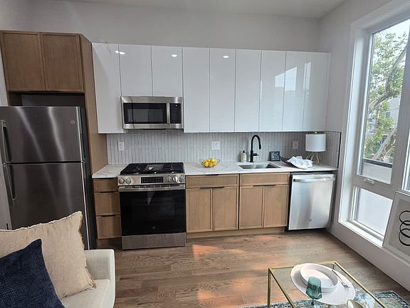 4th image of 40 Lembeck Ave #201