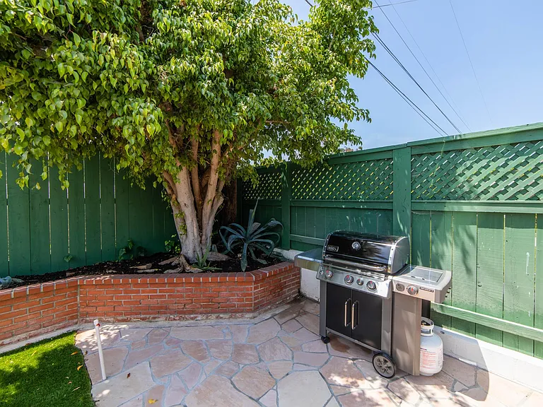 750 Coronado Ave — Photo 21