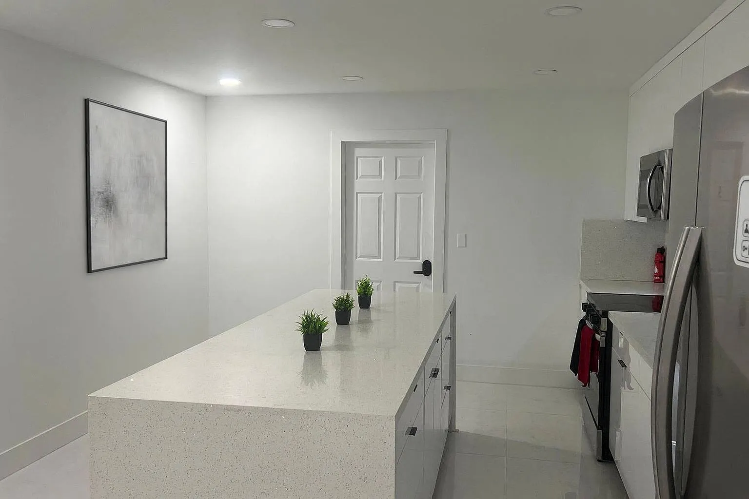 4 bed, 4.0 bath, 2440 sqft, $1,594 — Photo 4