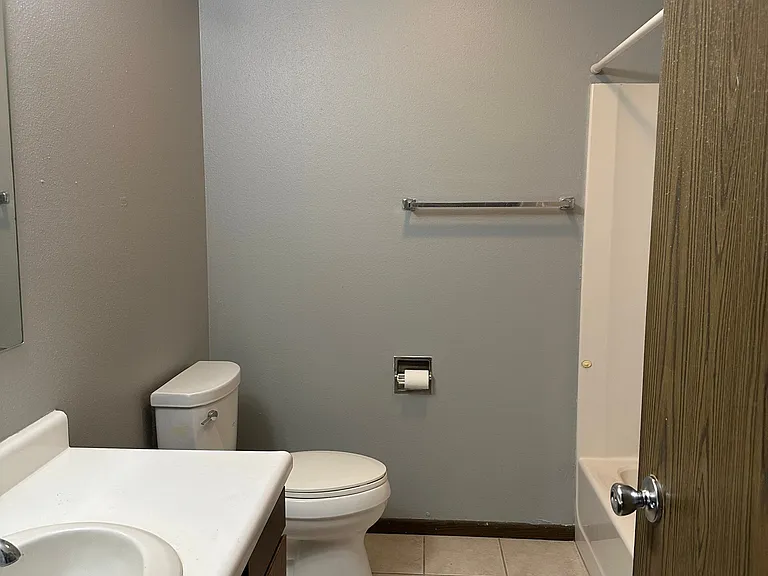 Cobblestone Apartments — Photo 10