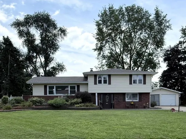 374 Kenwick Dr, Galesburg, IL 61401