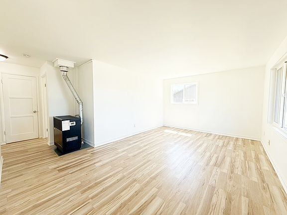 5th image of 3326 Halverson Ave