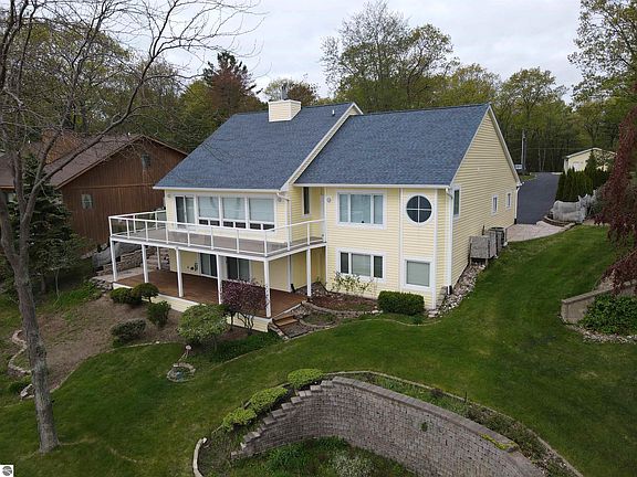 3rd image of 463 S Otis Ln