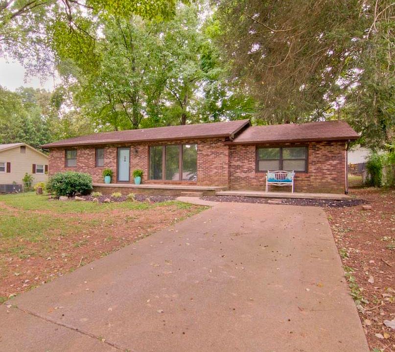 1st image of 4924 Fleetwood Dr