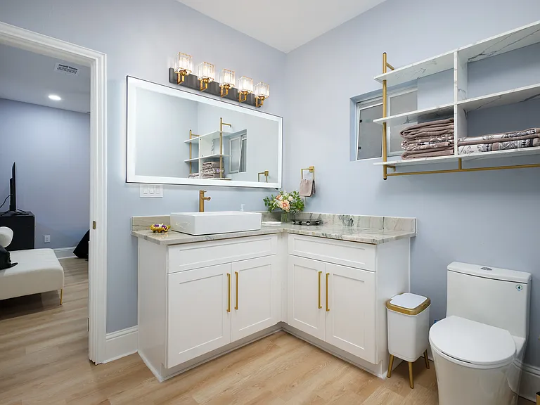 1515 W Kings Hwy — Photo 19