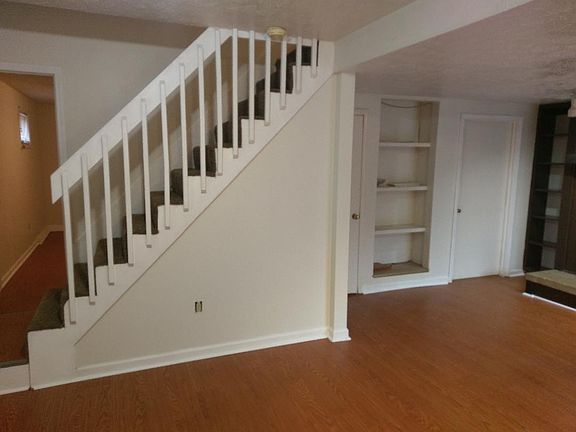 3rd image of 431 Whispering Hills Dr