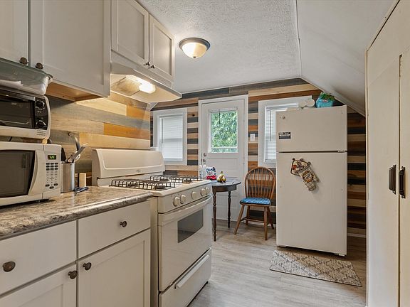 5th image of 542 W 4th St
