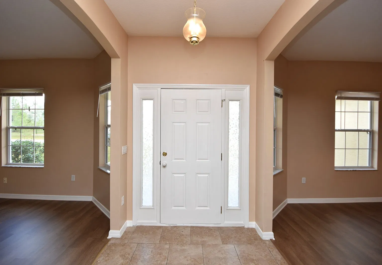 4 bed, 2.0 bath, 2255 sqft, $2,150 — Photo 2