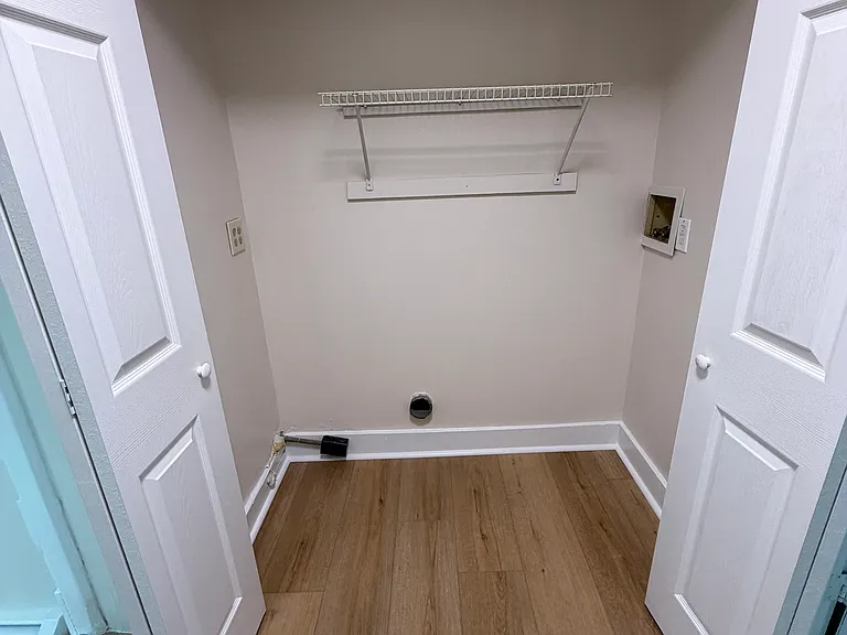 654 Poplar St — Photo 8