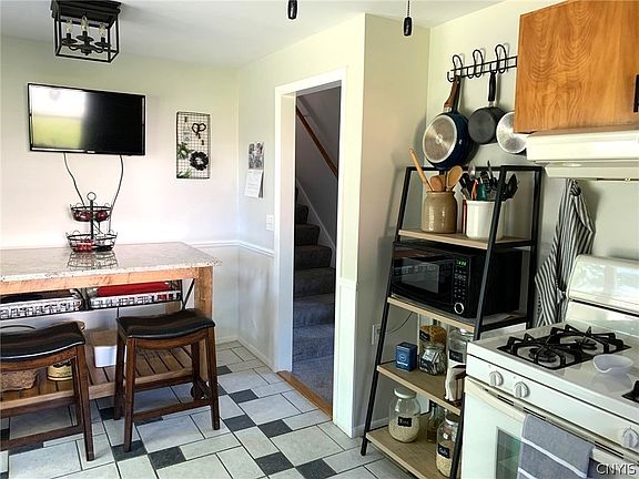 4th image of 2718 Forest Hill Dr