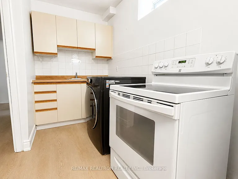 322 Morrish Rd #BASEMENT — Photo 6