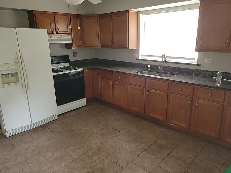 472 N Wolf Rd — Photo 6