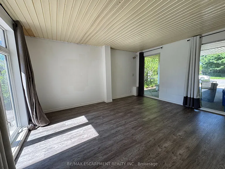 71 Hoover Cres — Photo 7