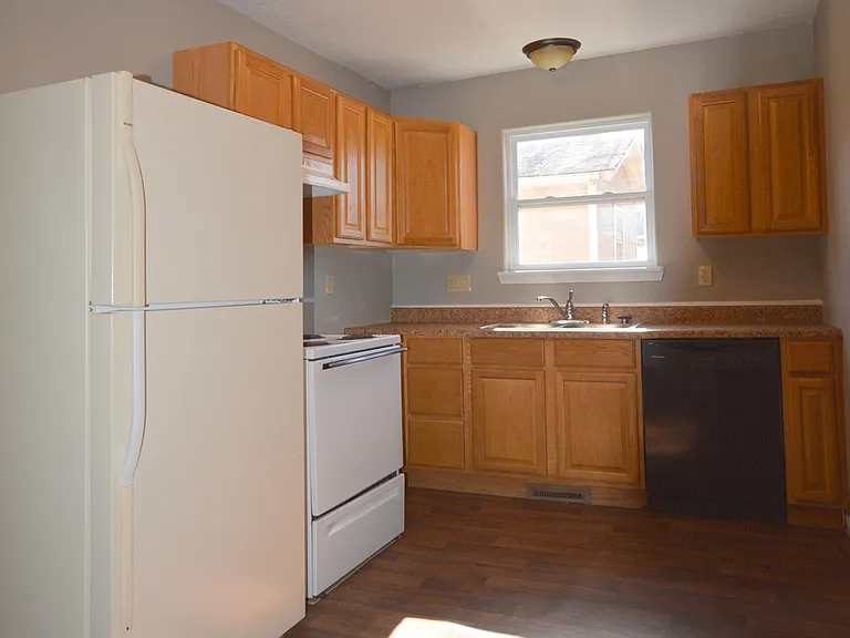 1211 N Rogers Ave — Photo 6