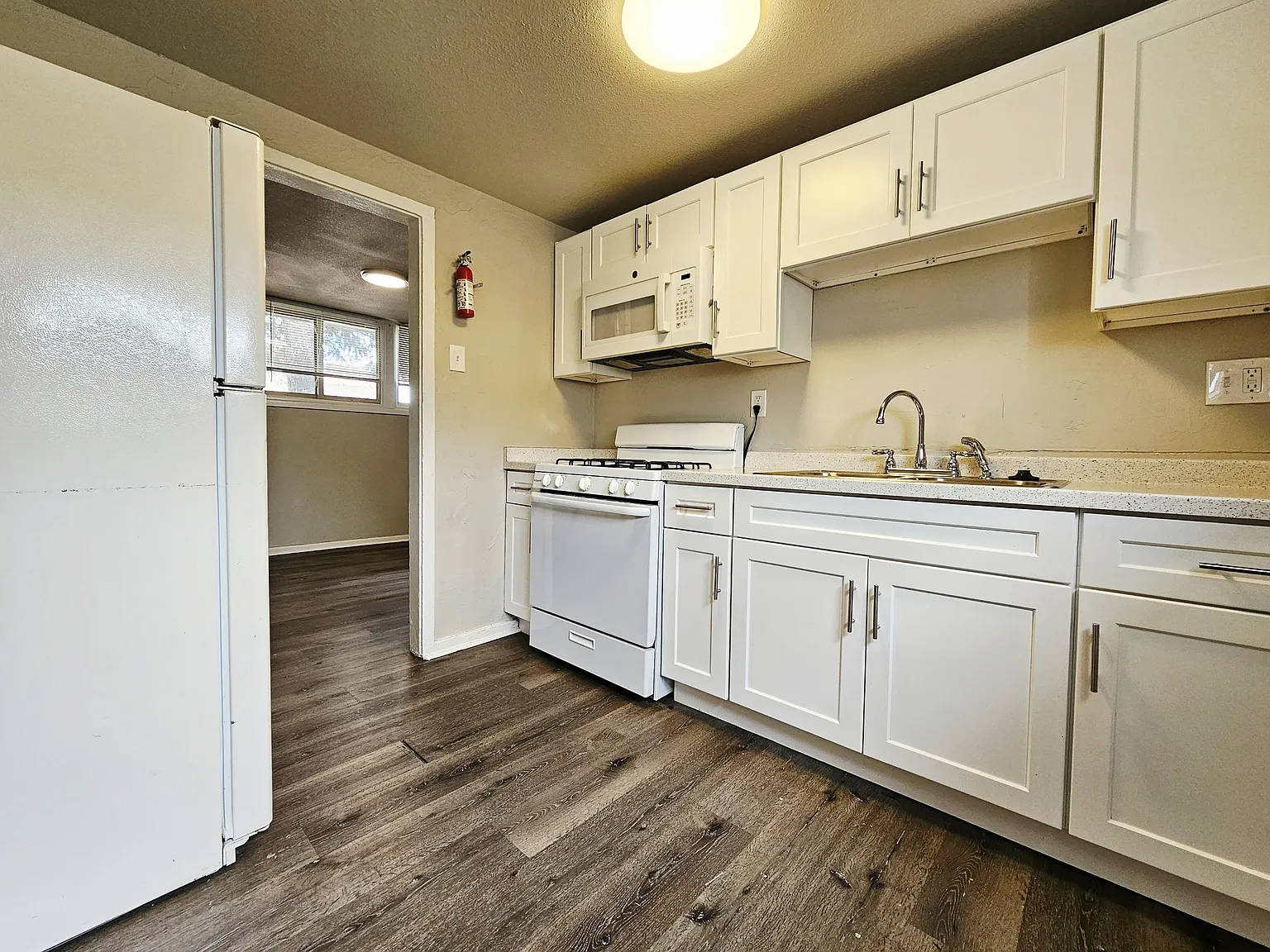 416 Arrawanna Street - 12 — Photo 4
