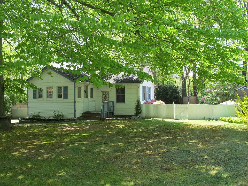 1st image of 26 Cedar Dr