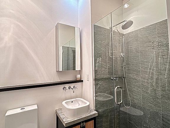 5th image of 214 E 52nd St #2-4