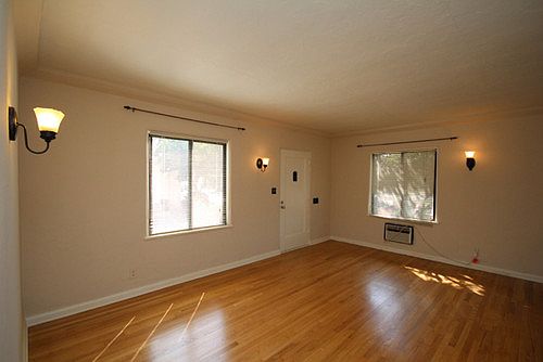 2nd image of 744 N Marengo Ave