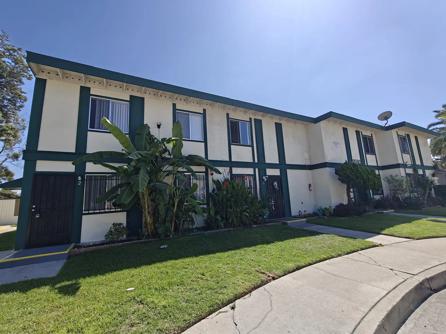 4 bed, 1300 sqft, $3,400 — Photo 2