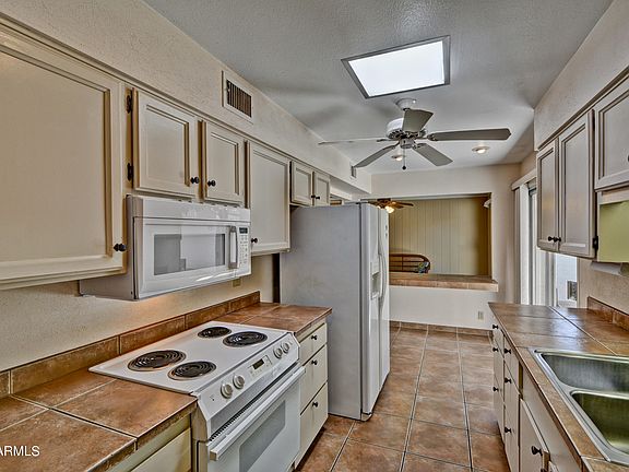 2nd image of 10541 W Palmeras Dr