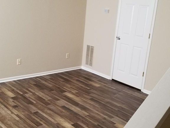 Living Room (2nd view)