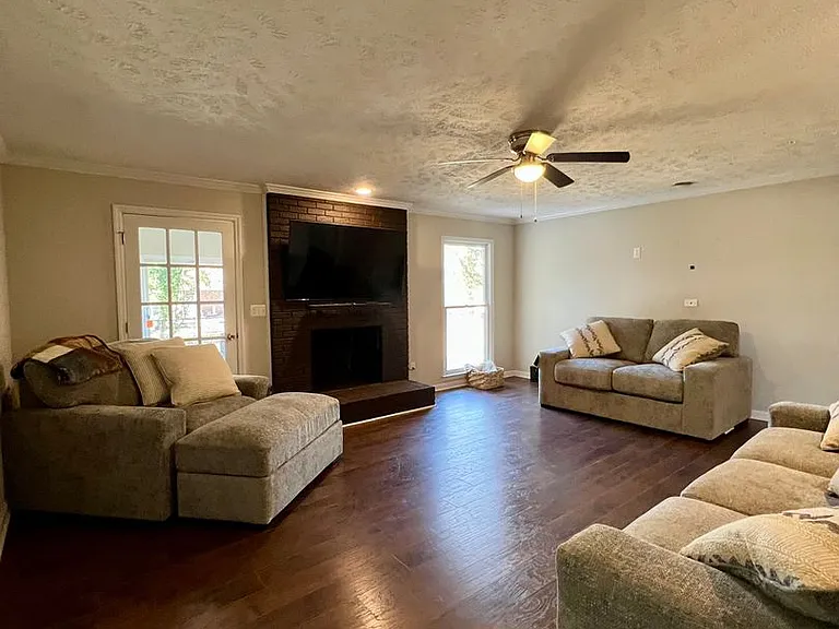 2020 Penrose Dr — Photo 29