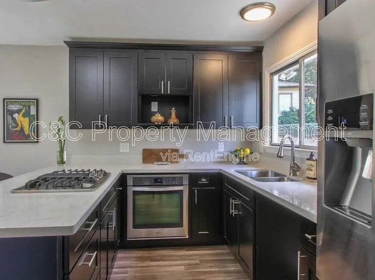1420 Munras Ave #A — Photo 10