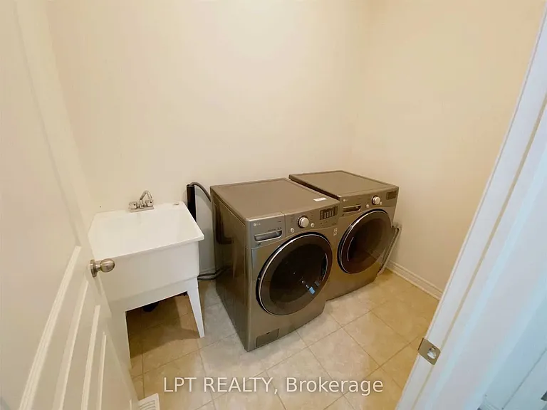 35 Humberstone Cres — Photo 14