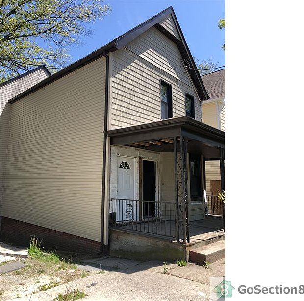 1st image of 155 Pine Pl #1