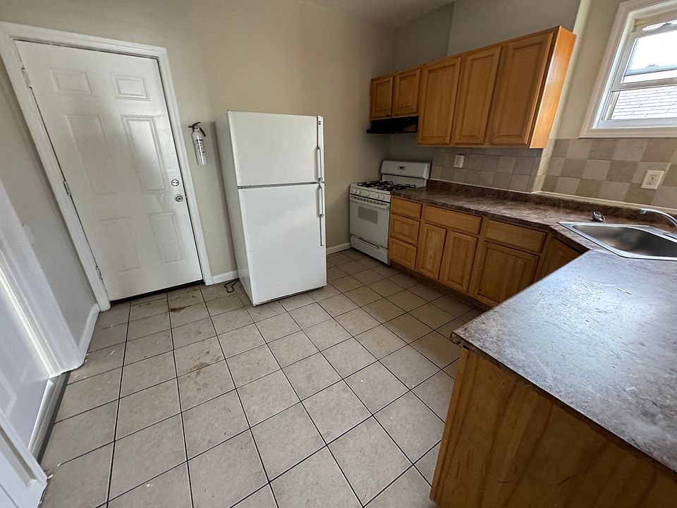 1st image of 139 N 11th St #L2