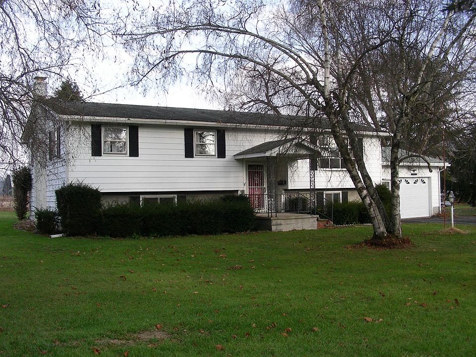 1st image of 12 Medallion Dr
