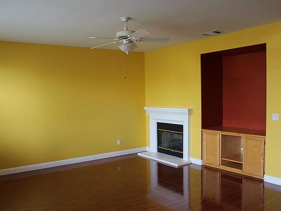 Family room with media nook, gas-powered fire place and ceiling fan