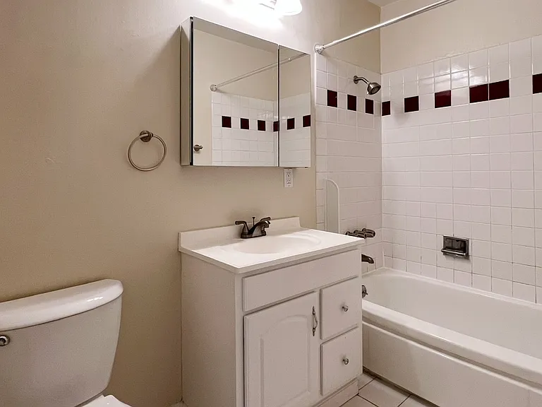 Vernon Apartments — Photo 12
