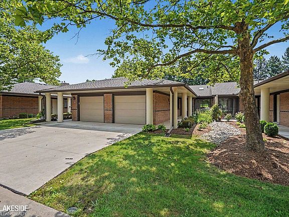 3rd image of 983 Wexford Way
